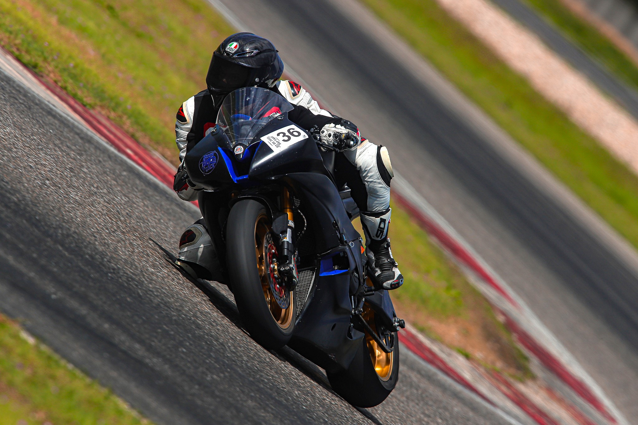 Moto in pista al Circuito Tazio Nuvolari